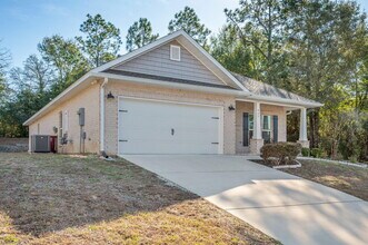 667 Red Fern Rd in Crestview, FL - Building Photo - Building Photo