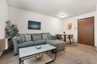 2601 University Ave in Madison, WI - Foto de edificio - Building Photo