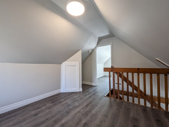 2-bedroom unit in quiet house, close to Ki in Kitchener, ON - Building Photo - Building Photo