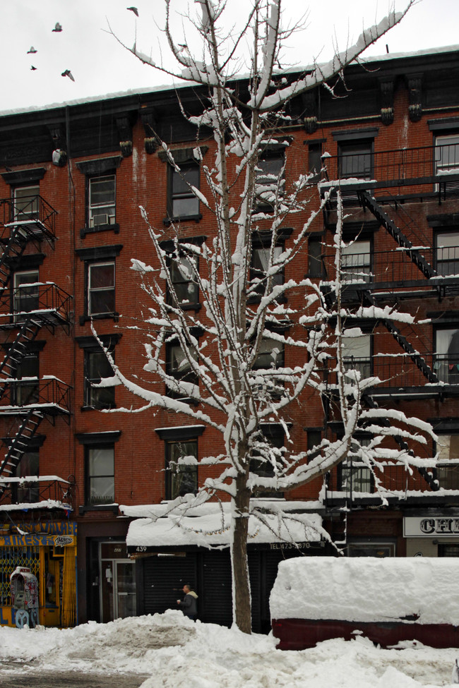 439 E 439 St in New York, NY - Foto de edificio - Building Photo