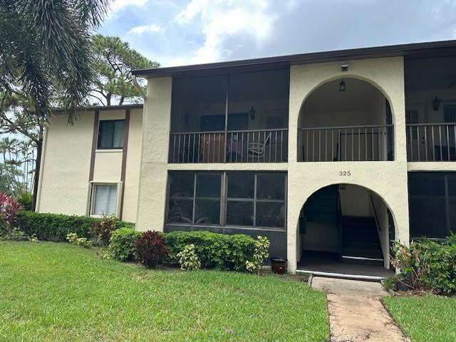 325 Knotty Pine Cir in Greenacres, FL - Building Photo