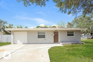 1960 Cecil St in Largo, FL - Building Photo
