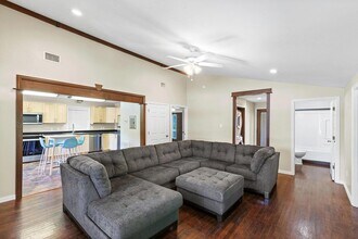 414 Mill St in San Marcos, TX - Building Photo - Building Photo