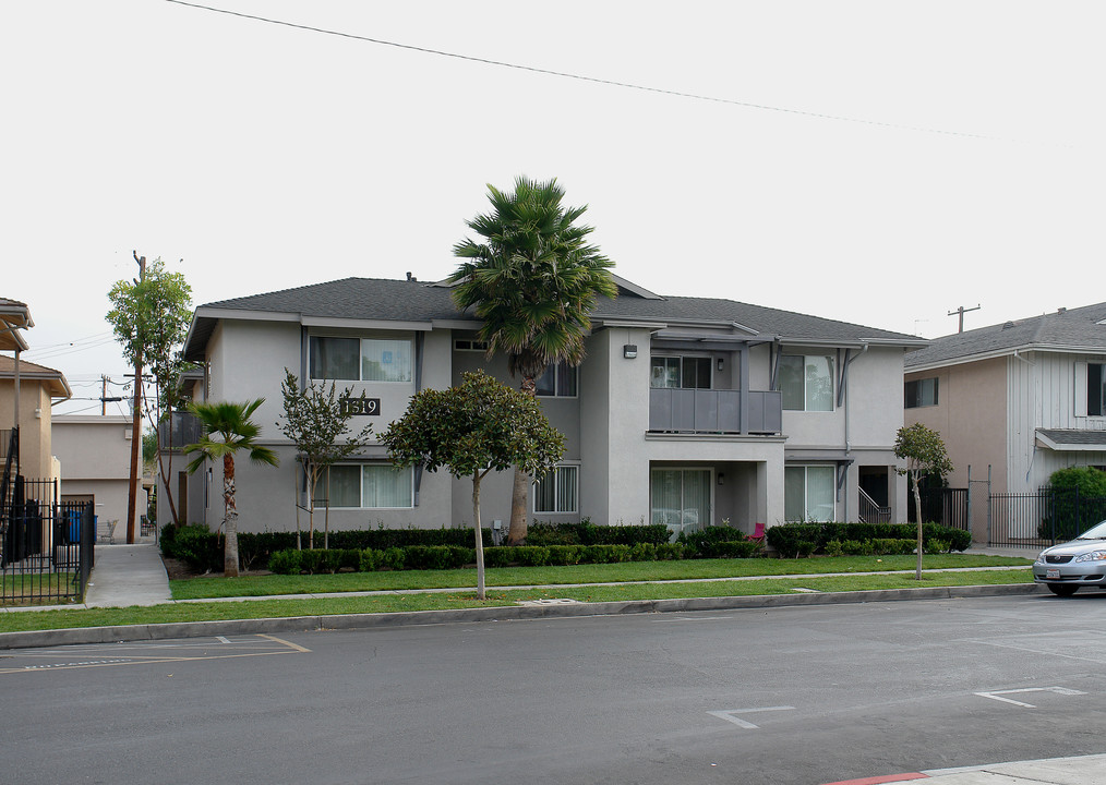 1319 W Lynne Ave in Anaheim, CA - Building Photo