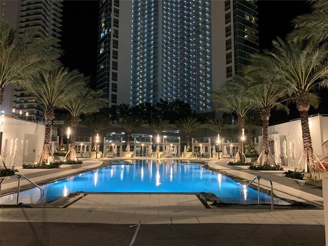 851 NE 1st Ave in Miami, FL - Building Photo - Building Photo