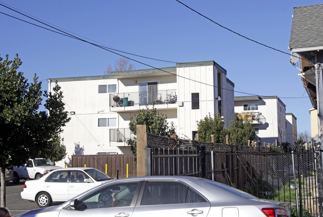 1853 38th Ave in Oakland, CA - Foto de edificio - Building Photo