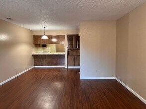 511 E Prosperity Ave in Tulare, CA - Building Photo - Building Photo