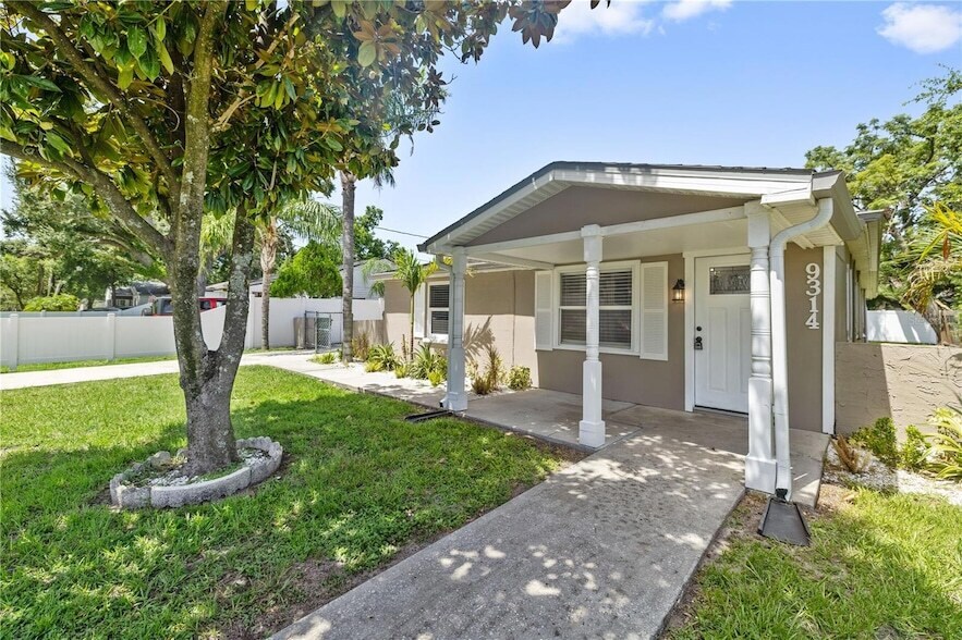 9314 N Ashley St in Tampa, FL - Foto de edificio