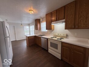 7202 Parklake Cir in Indianapolis, IN - Building Photo - Building Photo