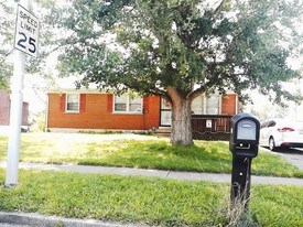 562 Radcliffe Rd in Lexington, KY - Building Photo