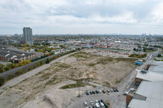 The Grand Residences in Markham, ON - Building Photo - Building Photo