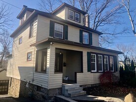 504 School St in Clarks Summit, PA - Building Photo