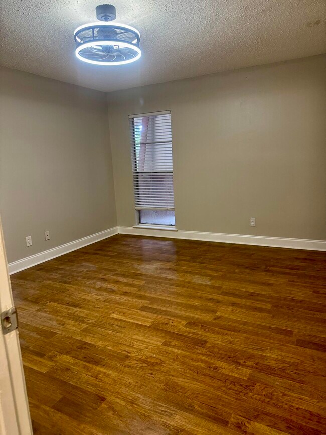 210 Pelham Rd in Fort Walton Beach, FL - Building Photo - Building Photo