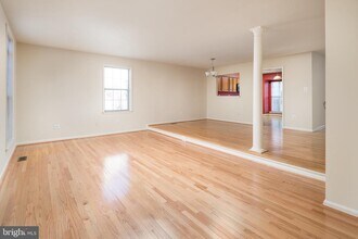 6892 Kerrywood Cir in Centreville, VA - Building Photo - Building Photo