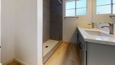 5231 E Falls View Dr in San Diego, CA - Building Photo - Building Photo