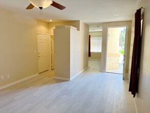 204 Crooked Tree Dr in Las Vegas, NV - Building Photo - Building Photo