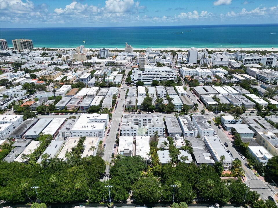 730 12th St in Miami Beach, FL - Building Photo