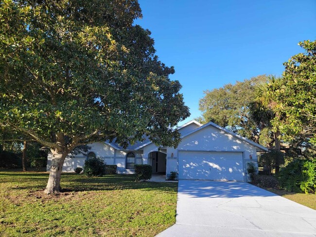 property at 461 E Falconry Ct