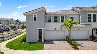 16181 Oakview Dr in Westlake, FL - Building Photo