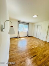 35 Manchester Ct in Freehold, NJ - Building Photo - Building Photo