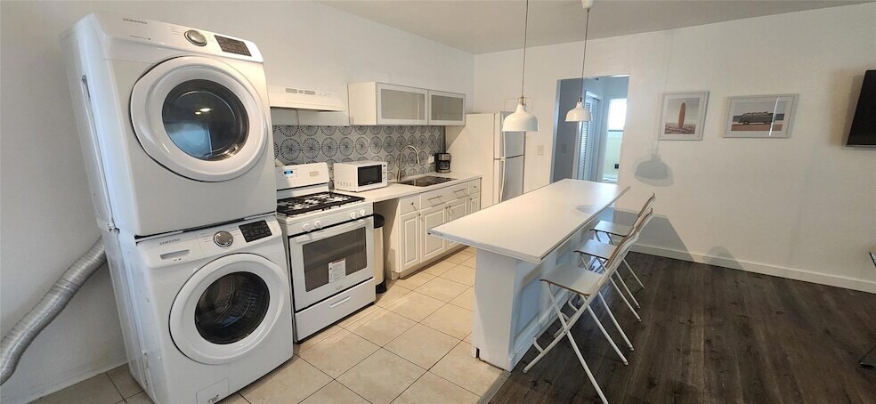 7725 Harding Ave, Unit 5 in Miami Beach, FL - Building Photo