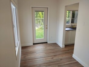 317 N Beech St in Portland, OR - Foto de edificio - Building Photo