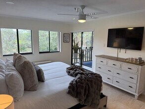 1800 Mariner Dr, Unit Apt. 6 in Tarpon Springs, FL - Foto de edificio - Building Photo