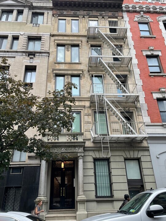 125 E 83rd St in New York, NY - Building Photo