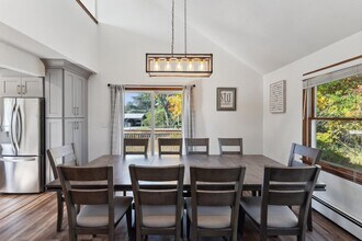 20 Magee Dr in Southampton, NY - Building Photo - Building Photo