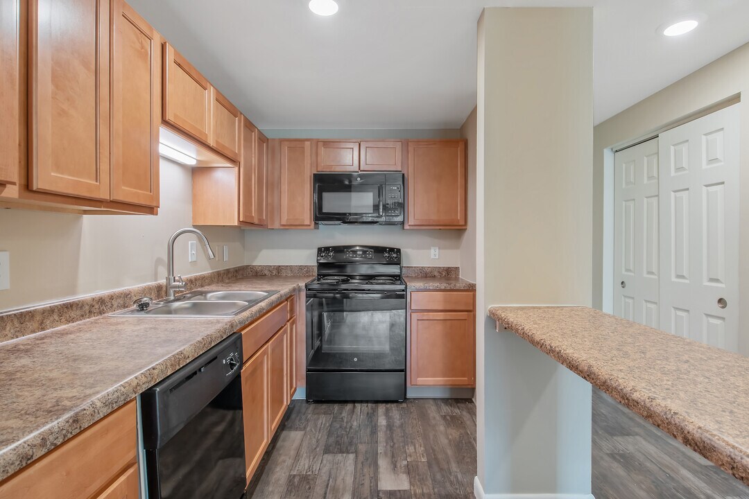 Village Green in Baldwinsville, NY - Building Photo