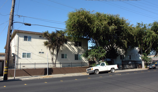 2325 Roosevelt Ave in Richmond, CA - Building Photo - Building Photo