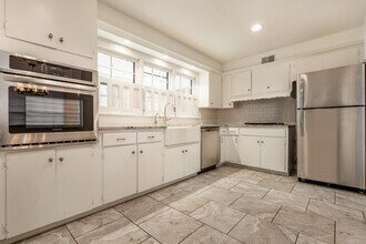 2605 Abbey Rd in The Village, OK - Building Photo - Building Photo