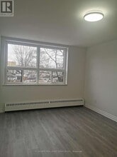 2135 Jane St in Toronto, ON - Building Photo - Building Photo