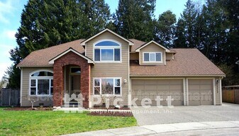 12443 Mt Worthington Loop NW in Silverdale, WA - Building Photo