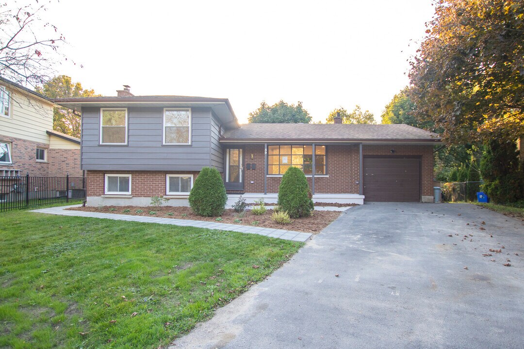 59 Haliburton Pl in London, ON - Building Photo