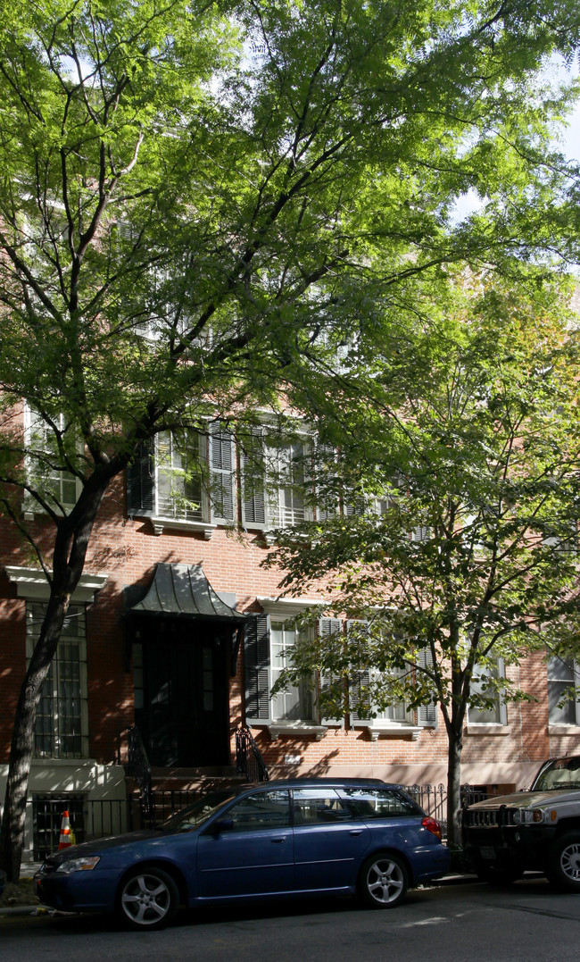 349 W 19th St in New York, NY - Building Photo - Building Photo