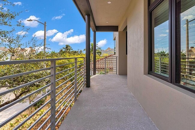15 Ocean Breeze in Lake Worth Beach, FL - Building Photo - Building Photo