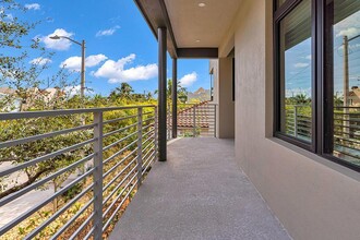 15 Ocean Breeze in Lake Worth, FL - Foto de edificio - Building Photo