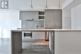 88 Harbour St in Toronto, ON - Building Photo - Building Photo