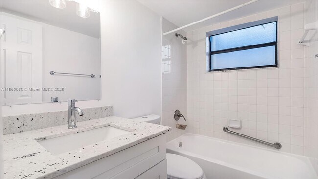 10037 Winding Lake Rd in Sunrise, FL - Building Photo - Building Photo