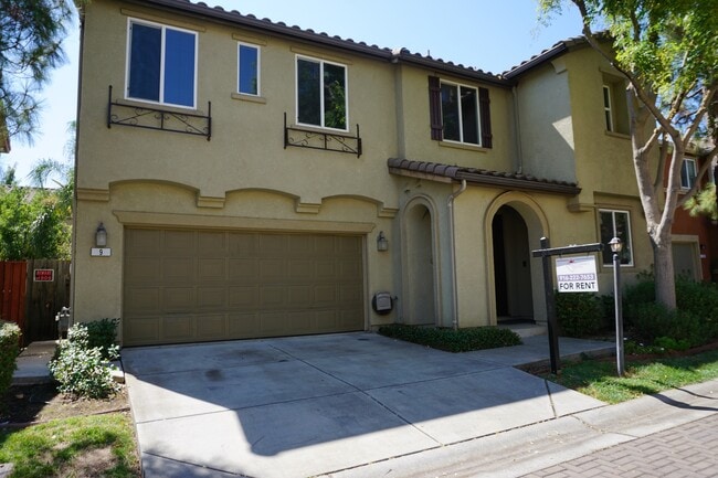 property at 9 Dulcibbella Pl