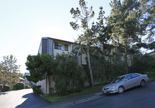 Huckleberry Hill Townhouses in Monterey, CA - Building Photo - Building Photo