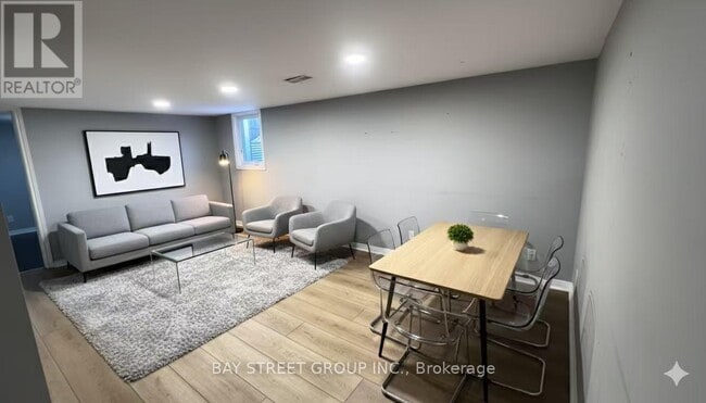 2048 Edinburgh Dr in Burlington, ON - Building Photo - Building Photo