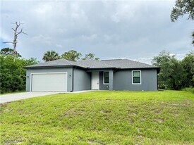 6018 Acorn Cir in La Belle, FL - Building Photo