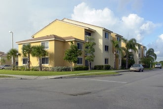 Ernie Martin Villas in Miami, FL - Building Photo - Building Photo