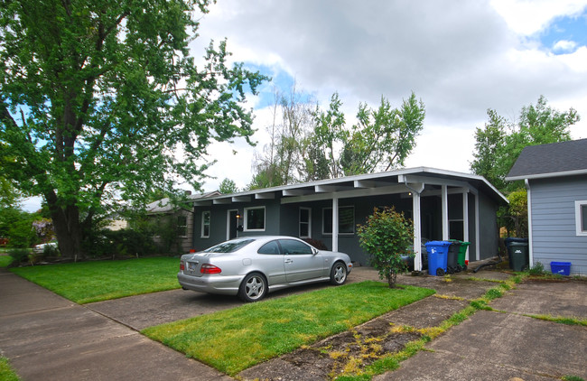 2861 Alder St in Eugene, OR - Building Photo - Other