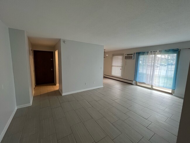 941 11th Ave S in Hopkins, MN - Building Photo - Building Photo