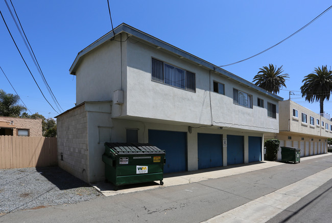 149 S Myers St in Oceanside, CA - Foto de edificio - Building Photo