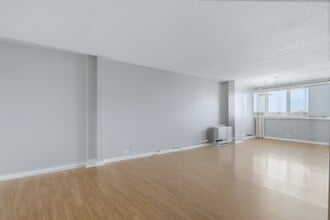 2225 Buchtel Blvd S in Denver, CO - Building Photo - Building Photo