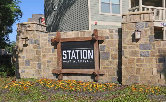 The Station on Alafaya in Oviedo, FL - Foto de edificio - Building Photo